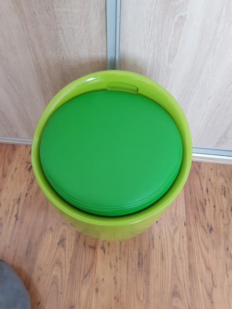 Taburetka z uložený priestorom, 