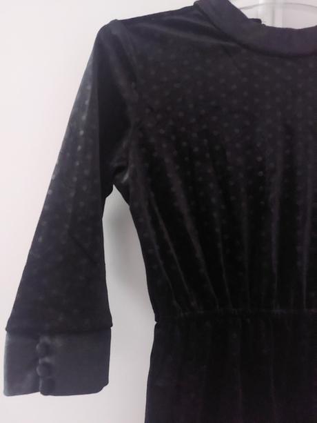 Dievčenské zamatové šaty, 146