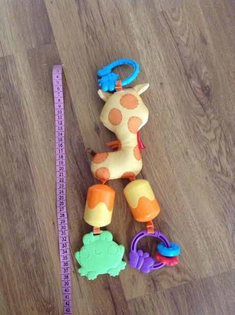 Hracia zirafka na kocik, 