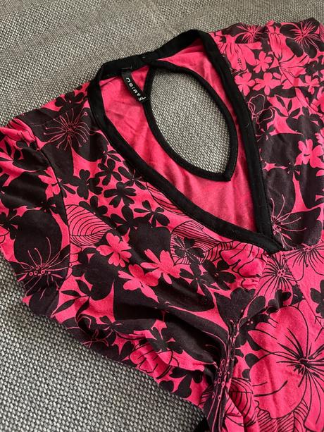 Zaujímavý top červeno-čierny s výstrihom na chrbte, amisu,l