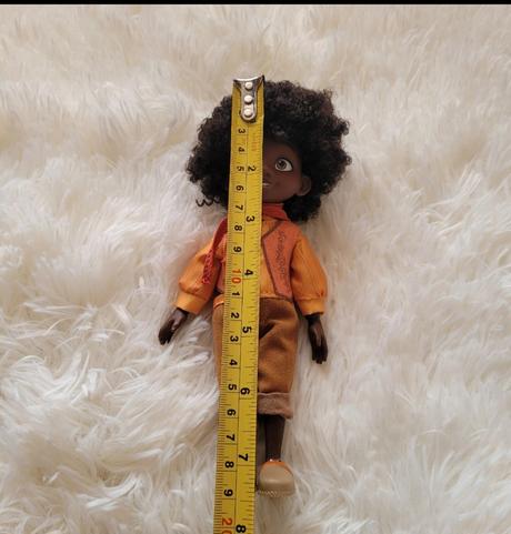 Antonio madrigal babika z encanto carovny svet, 