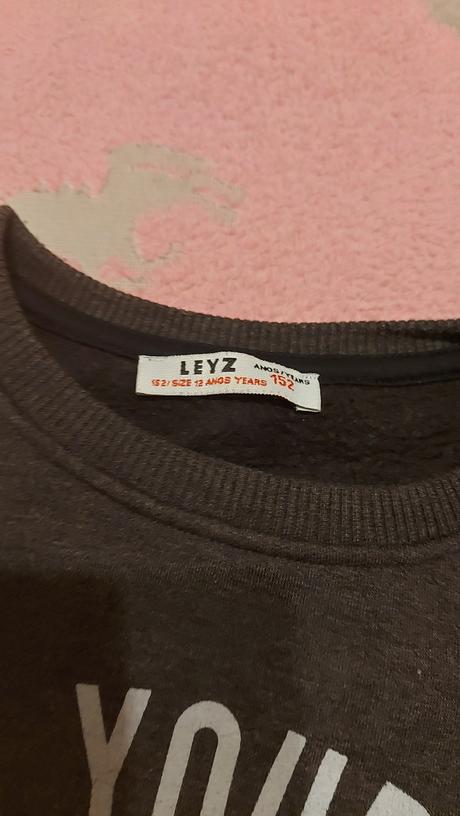 Predám chlapčenskú mikinu veľ.152-158, 152