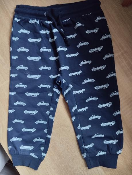 Teplaky s autíčkami, 86