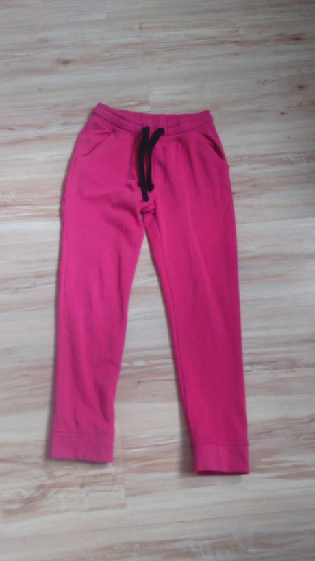 Dievčenské tepláky- vel.134-140, kik,134