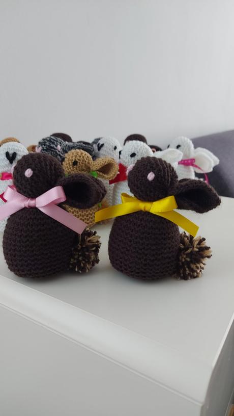 Veľkonočný štrikovaný zajačik,