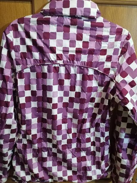 Prechodná fialovo-ružová vetrovka, s