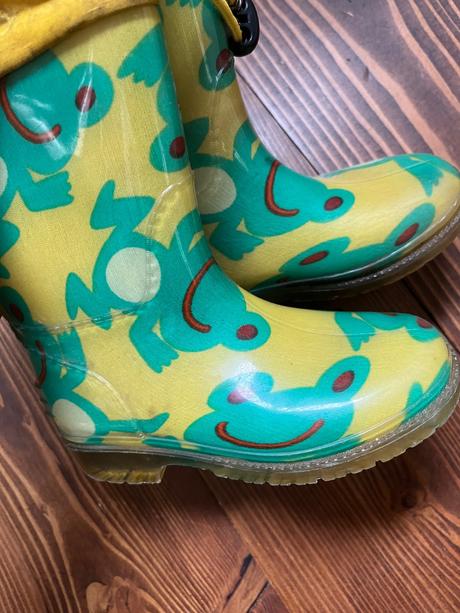 Žabkové gumáky, 24