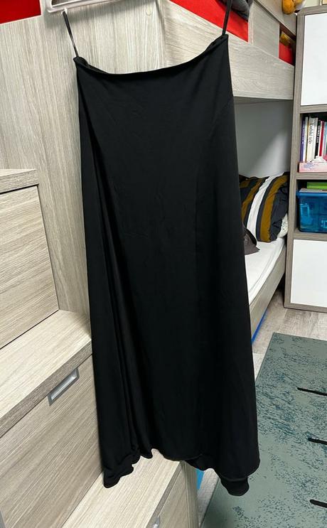 Dlhá čierna sukňa, m