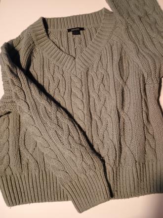 Teplý sveter zaujímavej farby, esmara,s