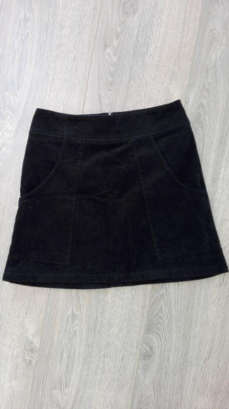 Menčestrová sukňa, 36