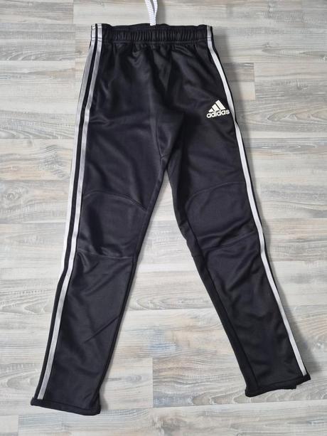 Pekné adidas tepláky - ideálne na tréning, adidas,152