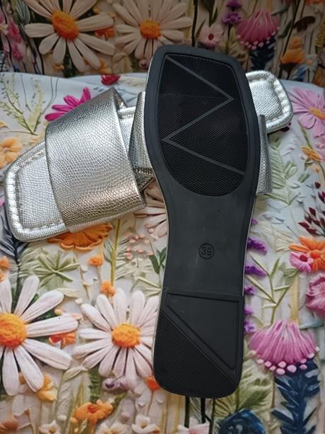 Strieborné šľapky, 37