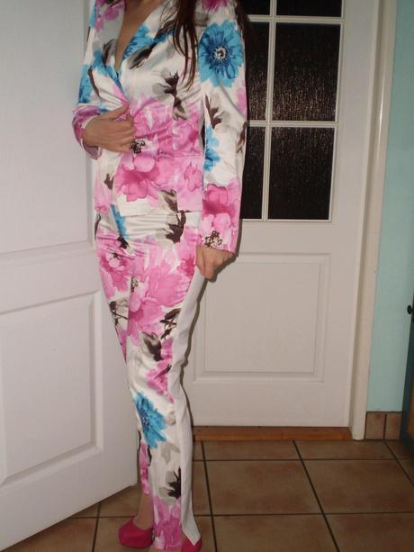 Kostym nohavicový, s