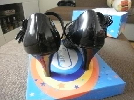 Lesklé lodičky, 36