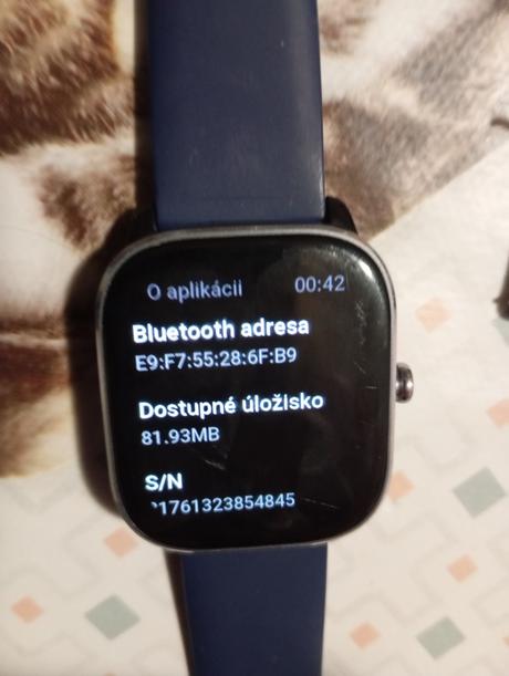 Hodinky amazfit minimálne používané,