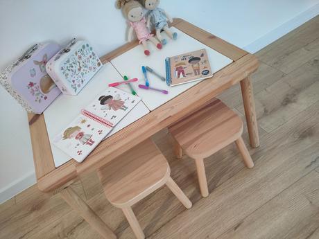 Flisat detský stolík 83x58 cm so stolickami, 