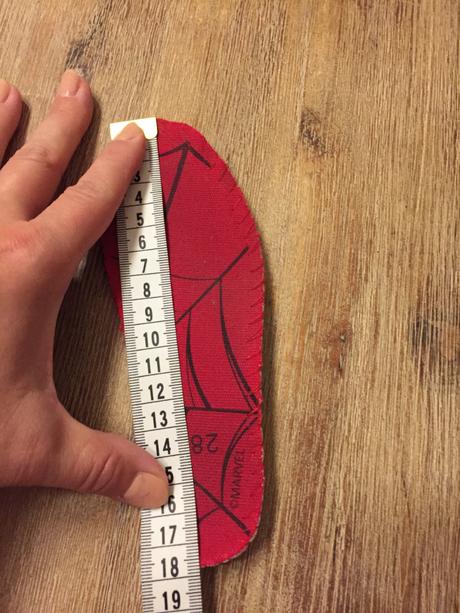 Slip on spiderman, 28