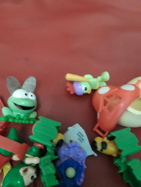 Kinder hračky,