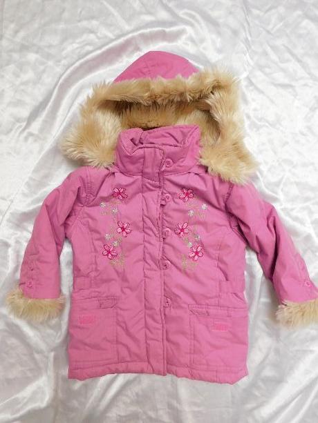 Pekna bunda s odonimatelnou kapucnou, 92