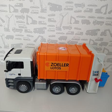 Bruder smetiarske auto, 