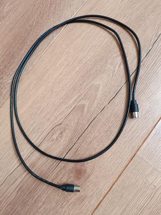 Cierny koaxialny kabel,