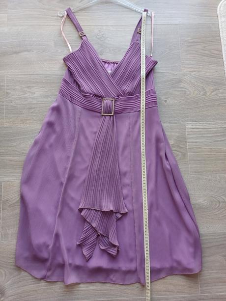 Fialové šaty, 42