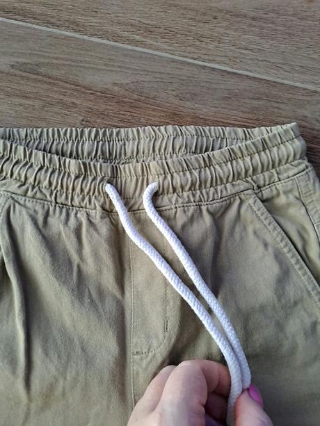 Nenosené nohavice, 134