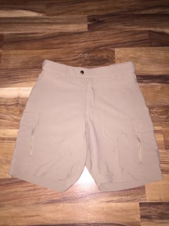 Značkové kraťasy, 34