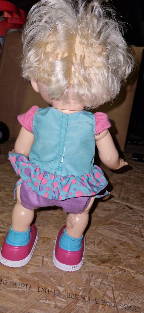 Hasbro baby alive chodiaca bábika, 