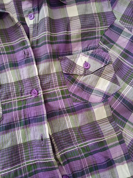 Fialová košeľa, 38