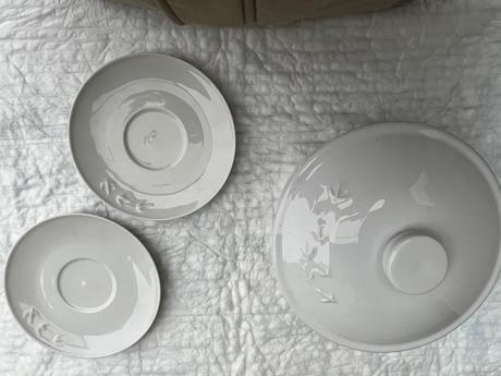 Porcelánová biela misa a tanieriky, 