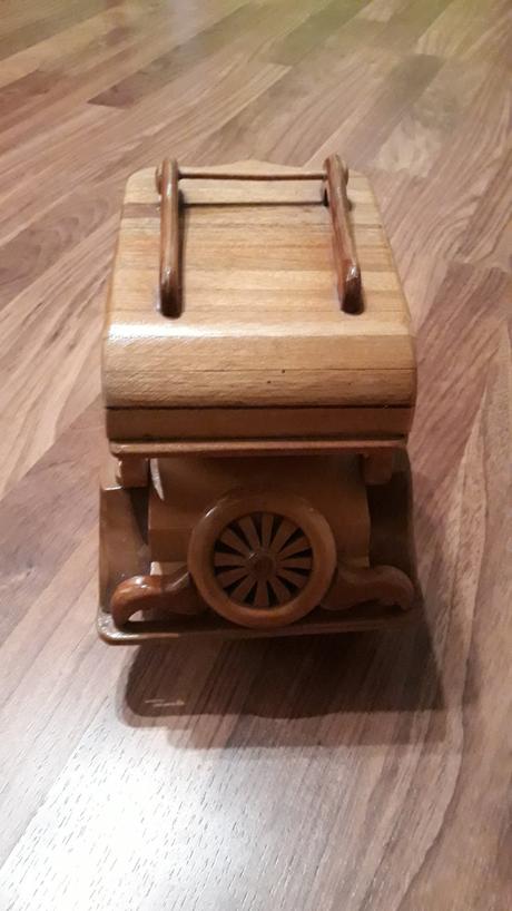 Predam retro drevene auto, 