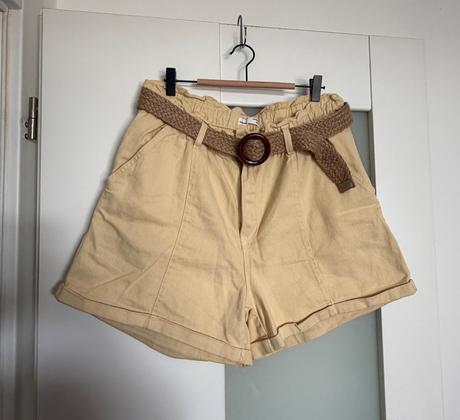 Šortky v trendy farbe, sinsay,44