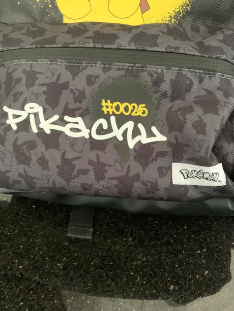 Ruksak pikachu pikémon zn.zara s pripnutou peňažen, zara