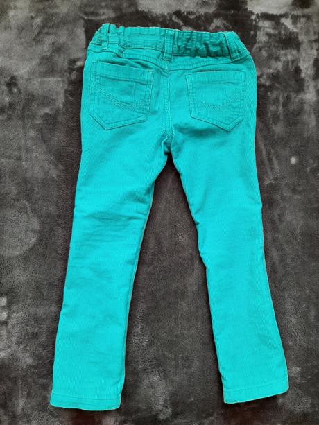 Krásne menčestráky 110, výborný stav, dopodopo,110