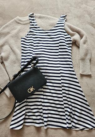 Pekné jednoduché šaty, m