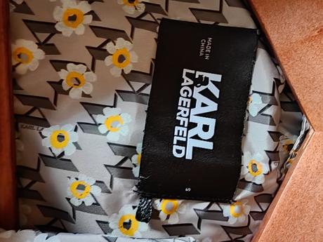 Karl lagerfeld monogram peckova parka,