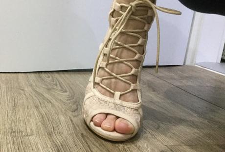 Nádherné čipkované sandálky, 36