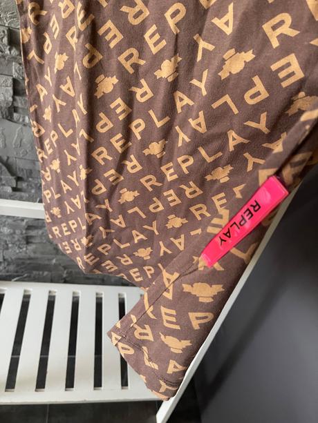 Replay v.s, replay,s