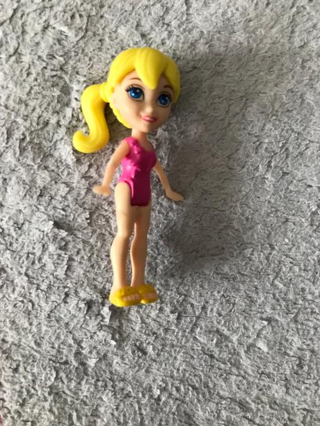 Bábika malá s gumennou suknou, výška babiky - 5 cm,