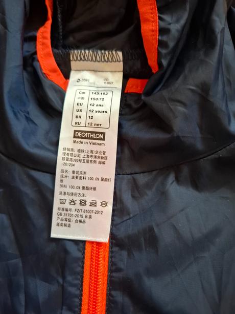 Tenká sustakova bunda, decathlon,152