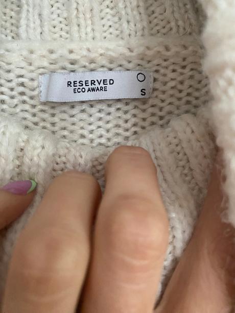 Sveter, reserved,s