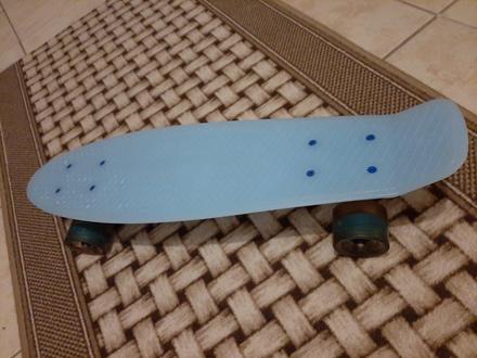 Svietiaci pennyboard,