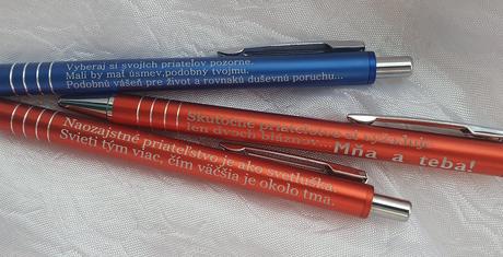 Pero s vlastným textom,