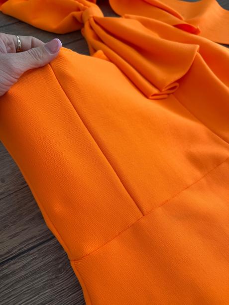 Oranžové asymetrické šaty ll veľkosť xs/s, xs