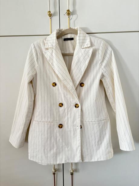 Nohavicový kostým, 36