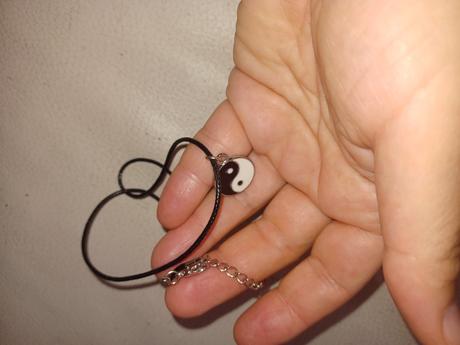 Yin yang nahrdelnik,