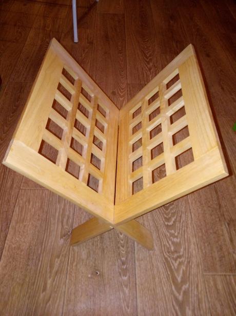 Dreveny stojanna casopisy ako novy, 