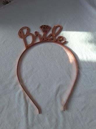 Čelenka bride (nevesta) a šerpa, 