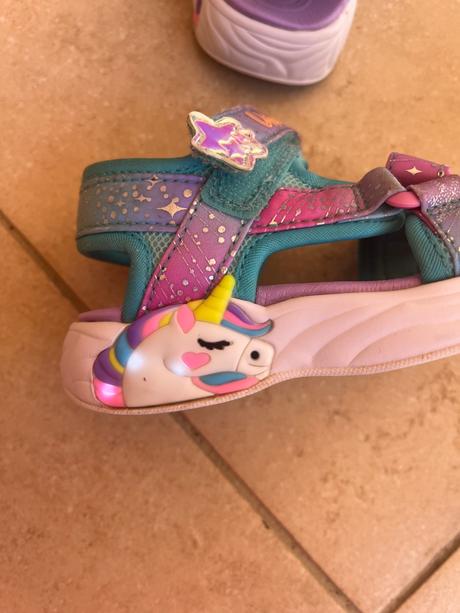 Sandalky, skechers,23